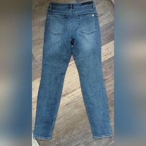 Rock and Republic high roller legging.